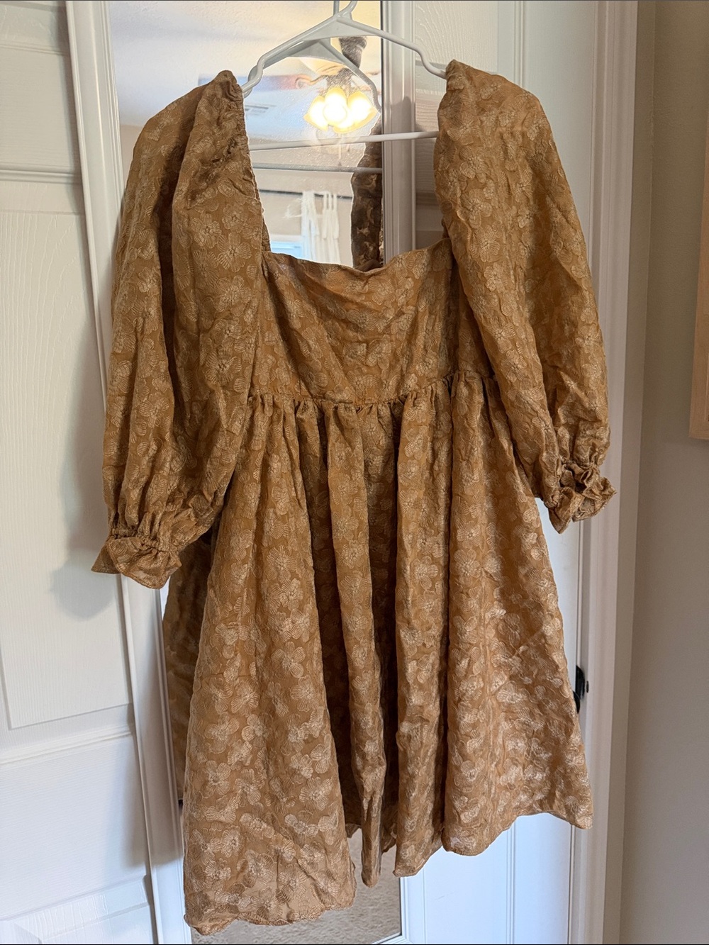 Storia Puff-Sleeve Floral Jacquard Dress in Camel